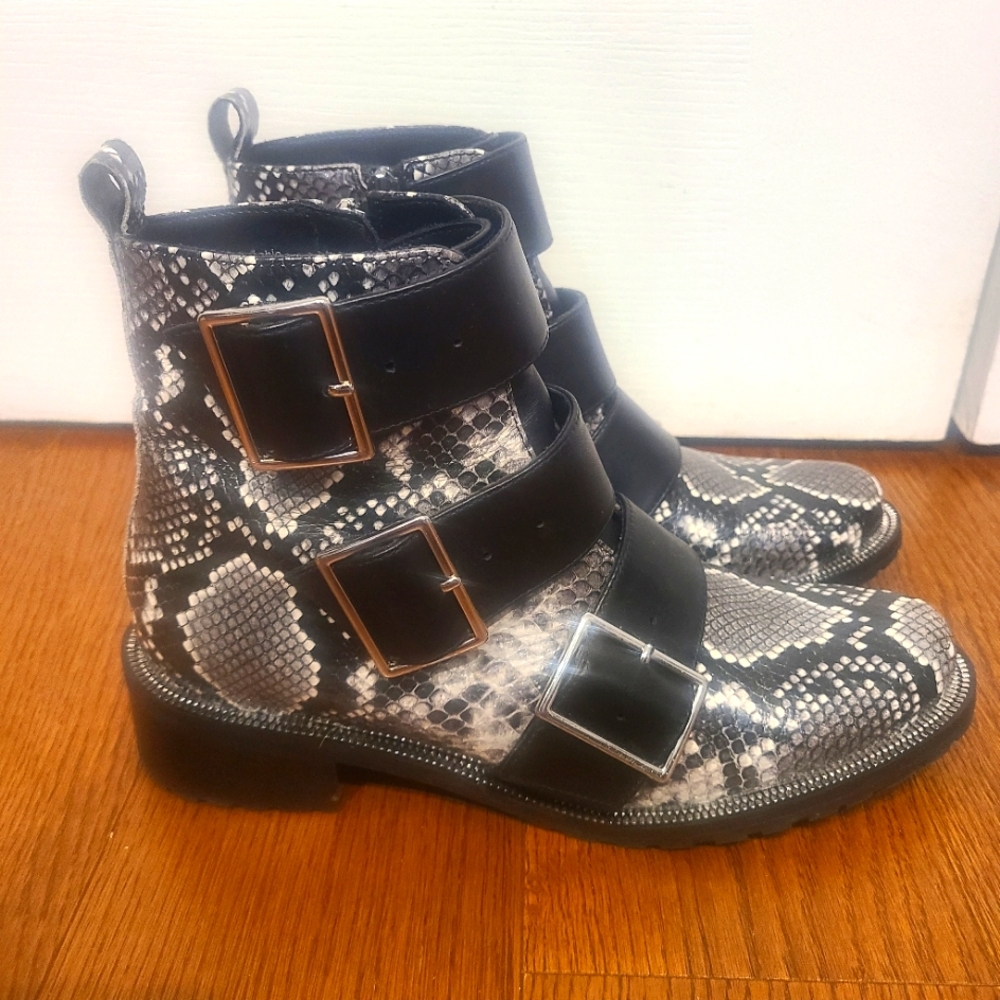 Womens BLONDO Vera Black Combat Boots with Snakeskin Pattern and Straps Size 8.5